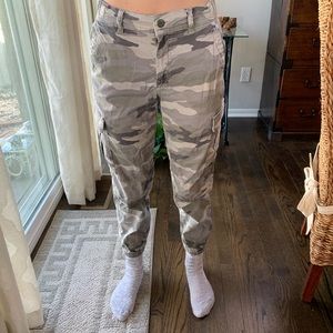 American Eagle camo pants